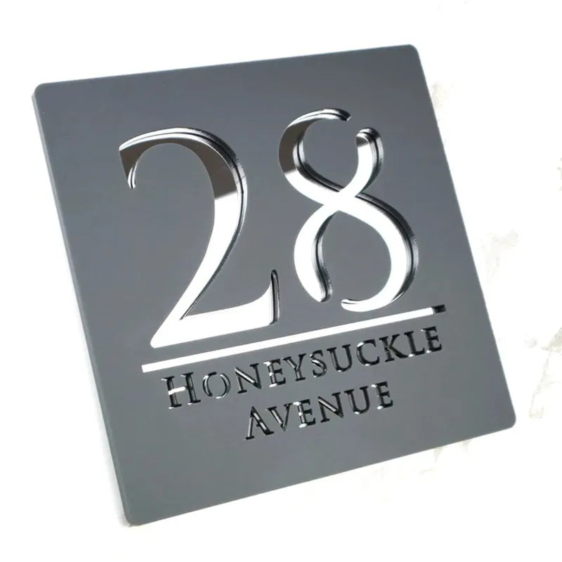 Plaque Maison Personnalisée - Gris avec écriture argentée