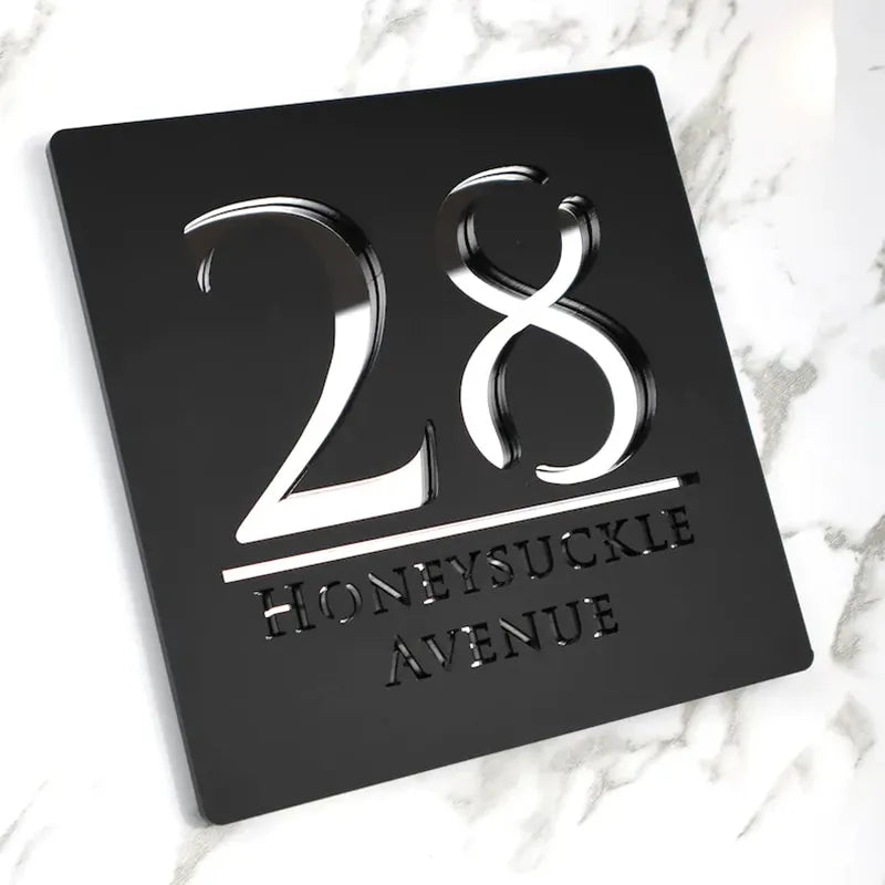 Plaque Maison Personnalisée - Noir avec écriture argentée